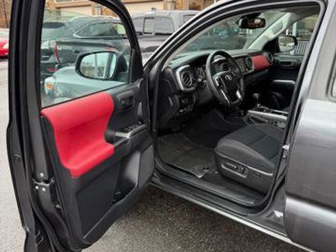 Used 2022 Toyota Tacoma SR5 image 7