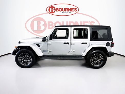 Used 2023 Jeep Wrangler Unlimited Sahara w/ Cold Weather Group image 7