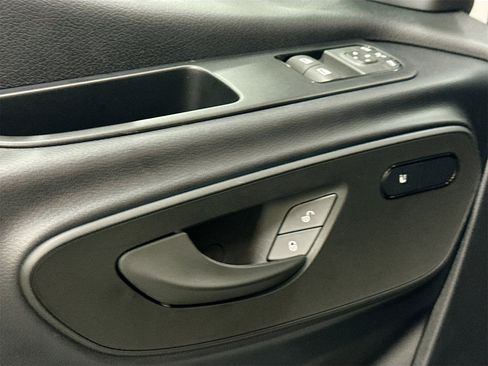 Used 2025 Mercedes-Benz Sprinter 2500 image 18