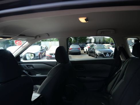 Used 2024 Nissan Rogue S AWD/4WD image 20