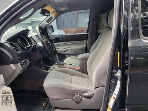 Used 2009 Toyota Tacoma PreRunner RWD image 11