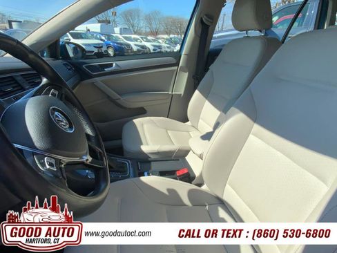 Used 2015 Volkswagen e-Golf SEL Premium image 14