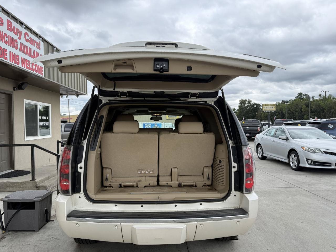 Used 2013 GMC Yukon Denali AWD/4WD image 5