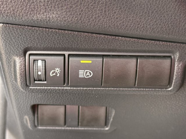 Used 2025 Toyota Corolla Cross XLE FWD image 24