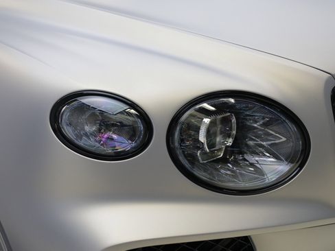 New 2025 Bentley Bentayga image 40