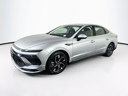 Used 2025 Hyundai Sonata SEL FWD image 3