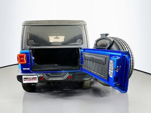 Used 2022 Jeep Wrangler Unlimited Sahara w/ LED Lighting Group AWD/4WD image 33