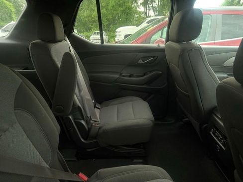 Used 2023 Chevrolet Traverse LT FWD image 7