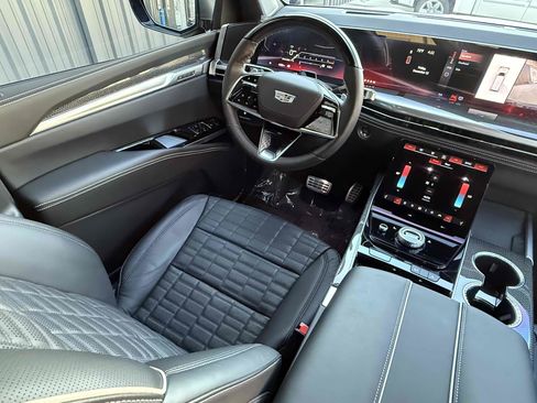 Used 2025 Cadillac Escalade V w/ LPO, ONYX Package image 71