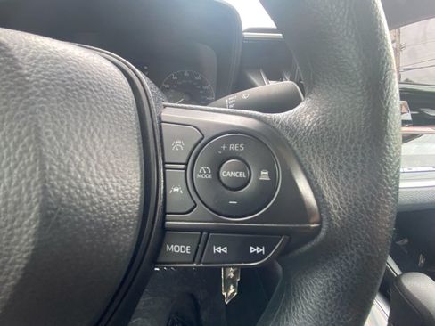 Used 2025 Toyota Corolla LE FWD image 19