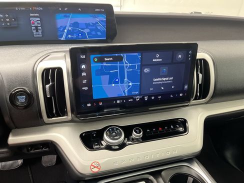 Certified 2025 Ford Expedition Active AWD/4WD image 22