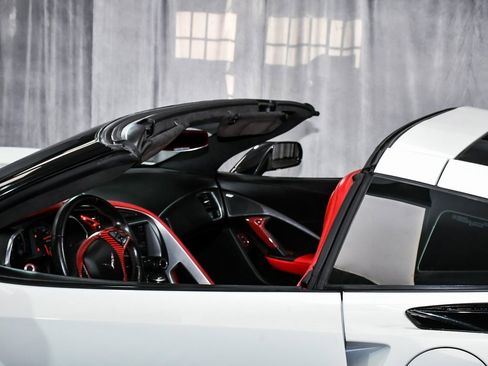 Used 2015 Chevrolet Corvette Z06 w/ 3LZ Preferred Equipment Group image 77