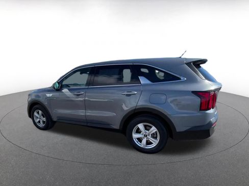 Used 2023 Kia Sorento LX image 10
