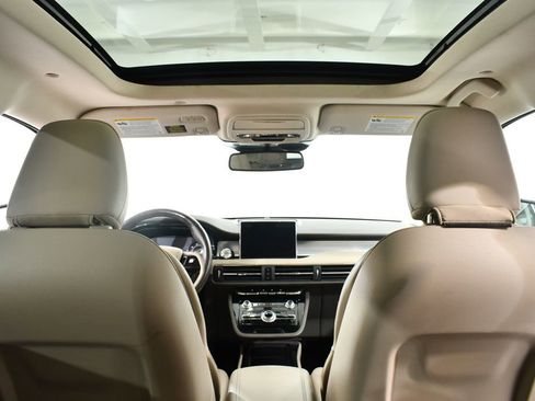 Used 2022 Lincoln Corsair AWD w/ Premium Package image 17