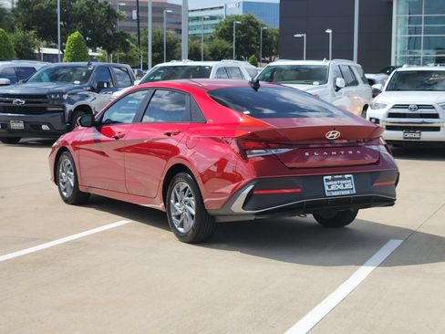 Used 2024 Hyundai Elantra SEL FWD image 5