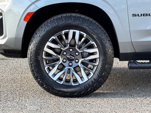 Used 2023 Chevrolet Suburban Z71 image 35