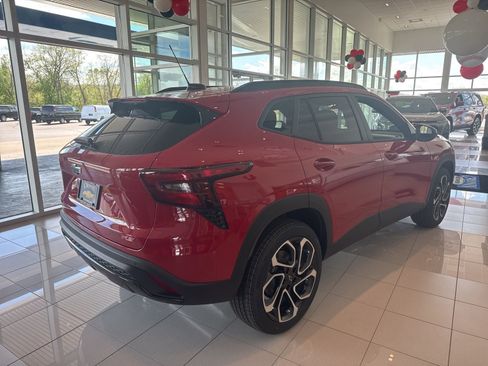 New 2026 Chevrolet Trax RS w/ Sunroof Package FWD image 4