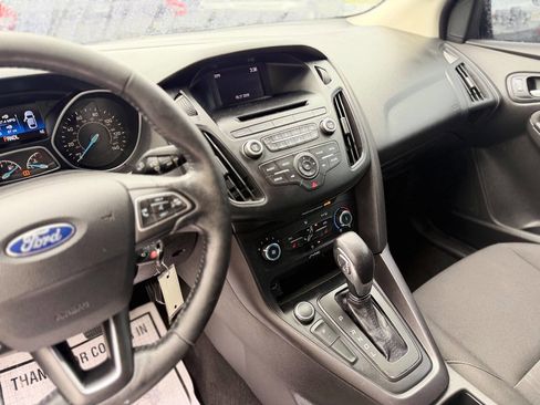 Used 2017 Ford Focus SE w/ Cold Weather Package FWD image 13