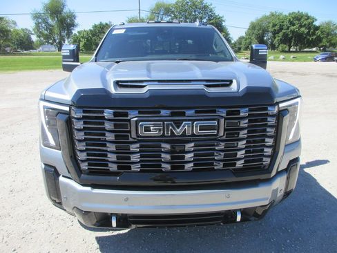 New 2026 GMC Sierra 3500 Denali Ultimate AWD/4WD image 11