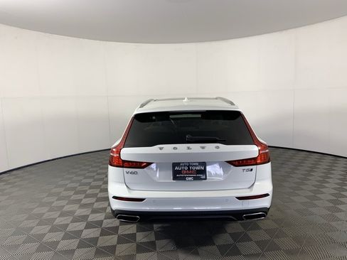 Used 2020 Volvo V60 T5 Cross Country image 8