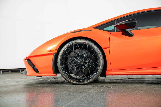 Used 2022 Lamborghini Huracan STO RWD image 12