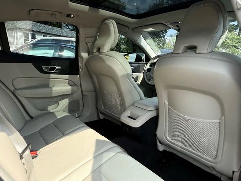 Used 2022 Volvo S60 B5 Momentum image 26