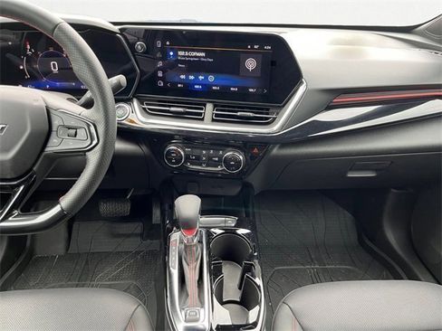 Used 2025 Chevrolet Trax RS w/ Driver Confidence Package image 12