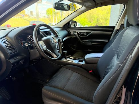 Used 2017 Nissan Altima 2.5 SV w/ Convenience Package image 7