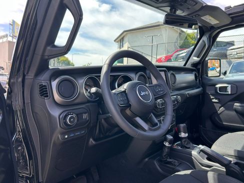 Used 2023 Jeep Wrangler Unlimited w/ Sun & Screen Package AWD/4WD image 13