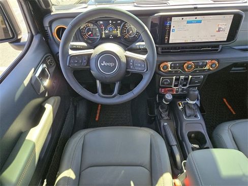 Used 2025 Jeep Gladiator Mojave w/ Convenience Group image 11
