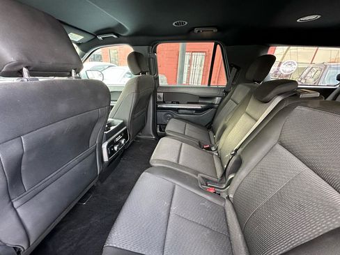 Used 2018 Ford Expedition XLT image 29