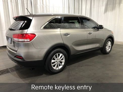 Used 2017 Kia Sorento AWD image 3