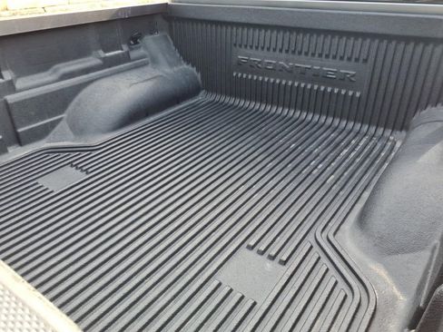 Used 2023 Nissan Frontier SV RWD image 7