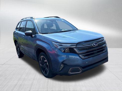 Used 2025 Subaru Forester Limited AWD/4WD image 9