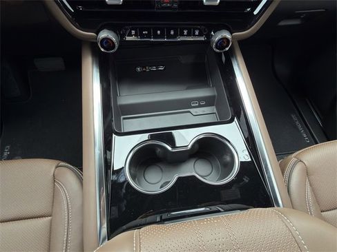 New 2026 Chevrolet Suburban High Country image 17