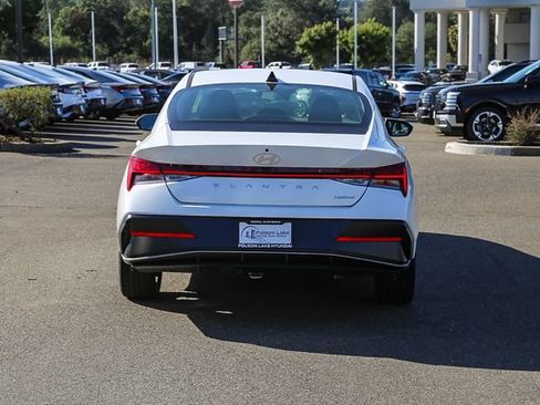 New 2026 Hyundai Elantra Limited FWD image 4