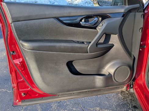 Used 2022 Nissan Rogue Sport SL image 9