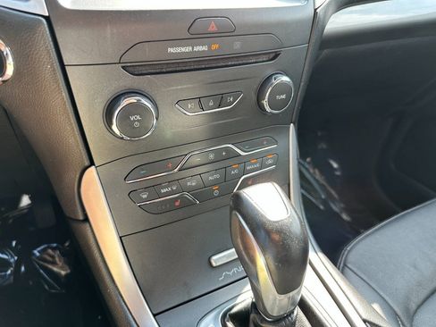 Used 2016 Ford Edge SEL w/ Equipment Group 201A AWD/4WD image 22