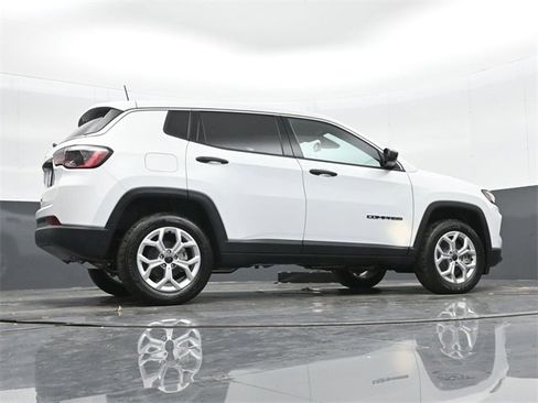 Used 2025 Jeep Compass Sport image 38