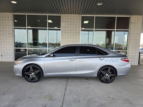 Used 2017 Toyota Camry LE image 9