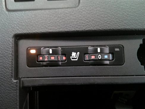 Used 2015 Lexus RX 450h AWD image 32