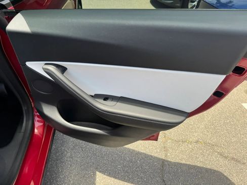 Used 2022 Tesla Model Y Long Range AWD/4WD image 33