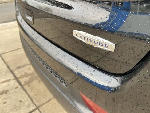 Used 2024 Jeep Compass Latitude image 50