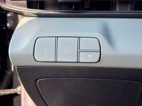 Used 2024 Hyundai Elantra Limited FWD image 19