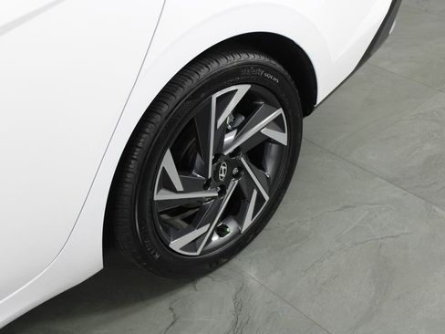 Certified 2024 Hyundai Elantra SEL w/ Convenience Package image 13