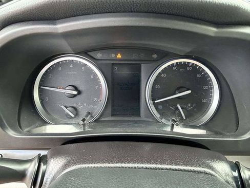 Used 2018 Toyota Highlander XLE FWD image 30
