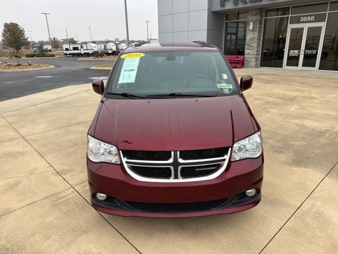 Used 2020 Dodge Grand Caravan SXT image 5