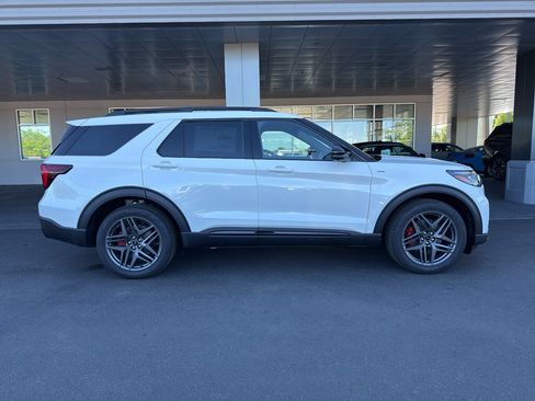 New 2026 Ford Explorer ST-Line w/ ST-Line Street Pack AWD/4WD image 3