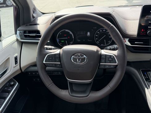 Used 2024 Toyota Sienna Platinum AWD/4WD image 21