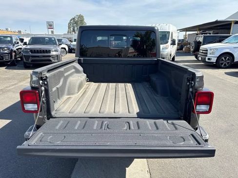 New 2026 Jeep Gladiator Sport AWD/4WD image 5